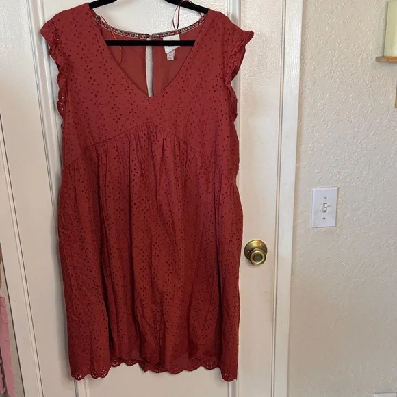 Knox Rose Terracotta Dress with Floral Accent - Picture 2 of 10